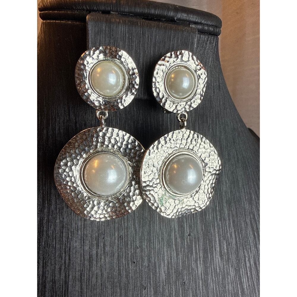 Silvertone with Pearl Dangle Disk Clip on Earrings